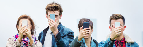 Jugendliche + Smartphones